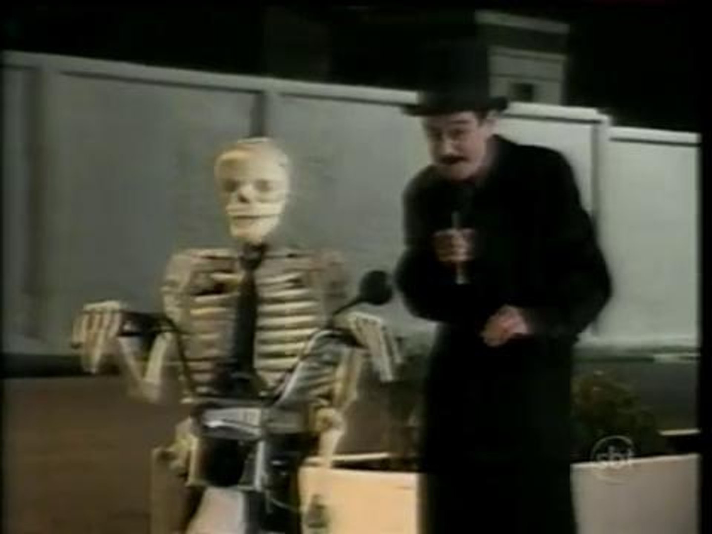 Camera Escondida Do Silvio Santos Caveira Na Moto Caveira Na Moto Video Dailymotion