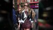 Kate Moss, Cara Delevingne et d'autres stars tendances arrivent au défilé Burberry