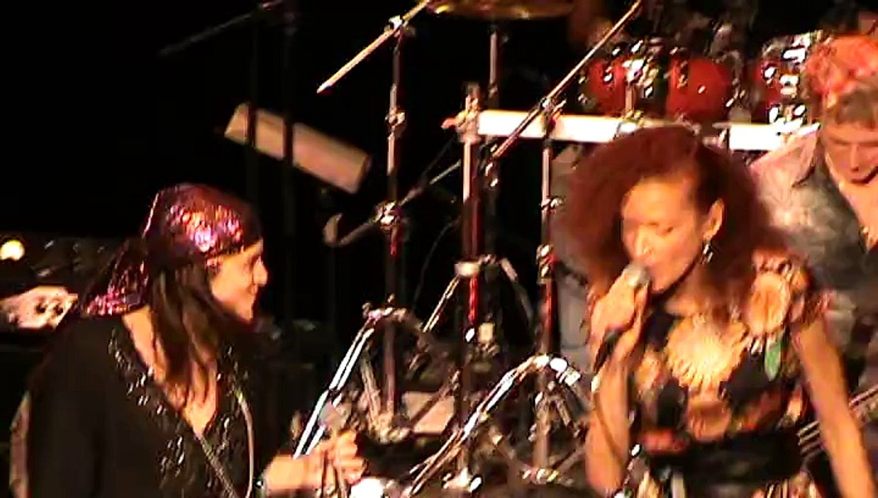 Anniversaire JLL 22/12/2014 au Théâtre Déjazet accompagné de ses musiciens et choristes....