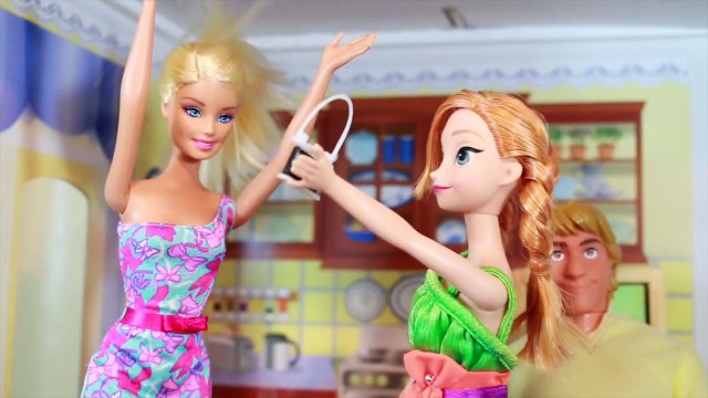 ALS Ice Bucket Challenge PART 2 Kristoff & Anna DUMP ICE on BARBIE Frozen Parody AllToyCollector
