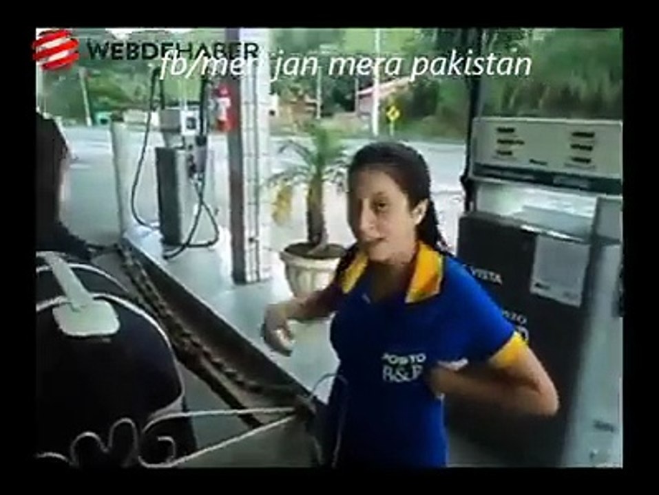 یار لڑکی کو پریشان کر دیا کہ وہ تیل ڈالے تو کہا ڈالے