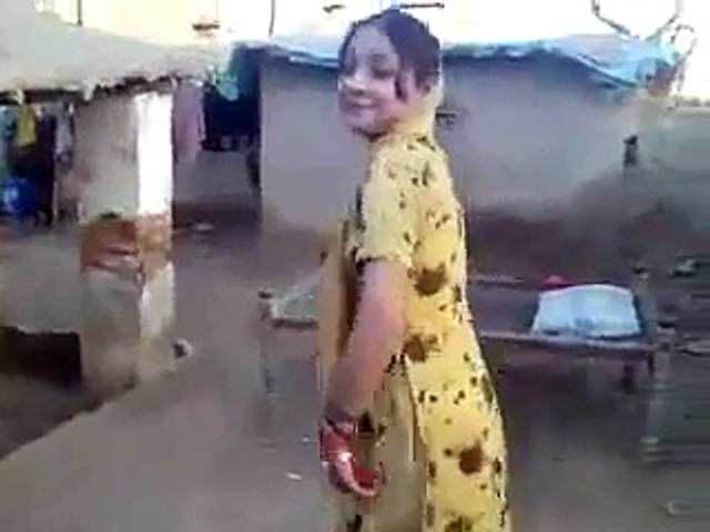 Pakistani girl home dance On Sariki song 2015