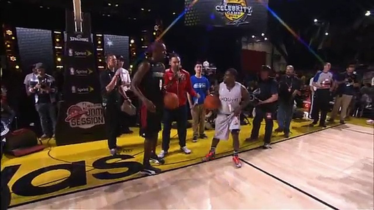 Usain Bolt and Kevin Hart race up _ down the court!