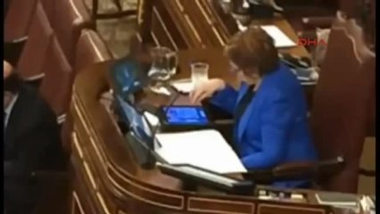 Başbakan Konuştu, Meclis Başkanı 'Candy Crush' Oynadı