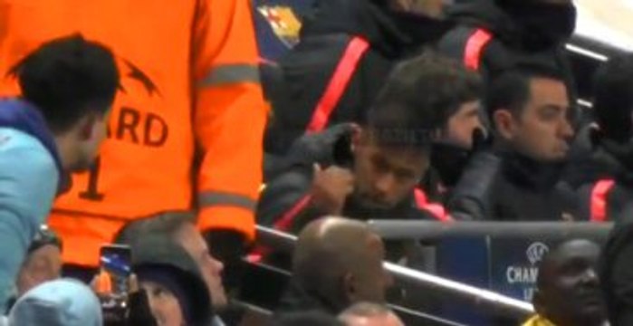 Neymar Eliyle Gel İşareti Yaptı, Taraftarın Üzerine Yürüdü