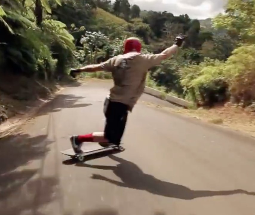 Longskating on this tiny road in Puerto Rico