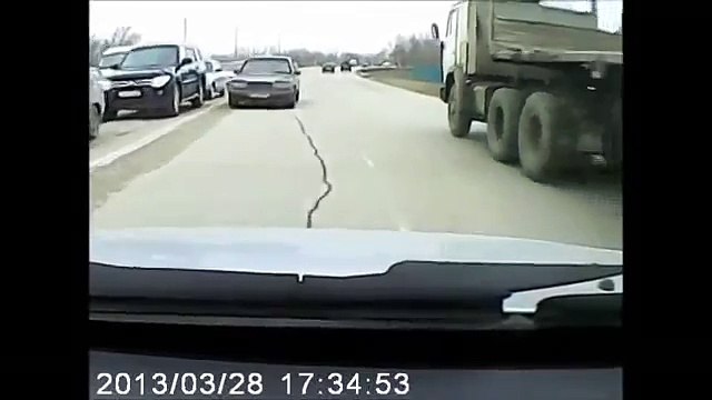 Crazy Russian driver gets street justice - road rage -