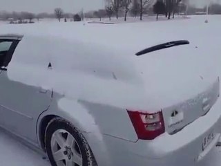 Dunya News - Using The Car’s Bass To Wipe Off The Snow