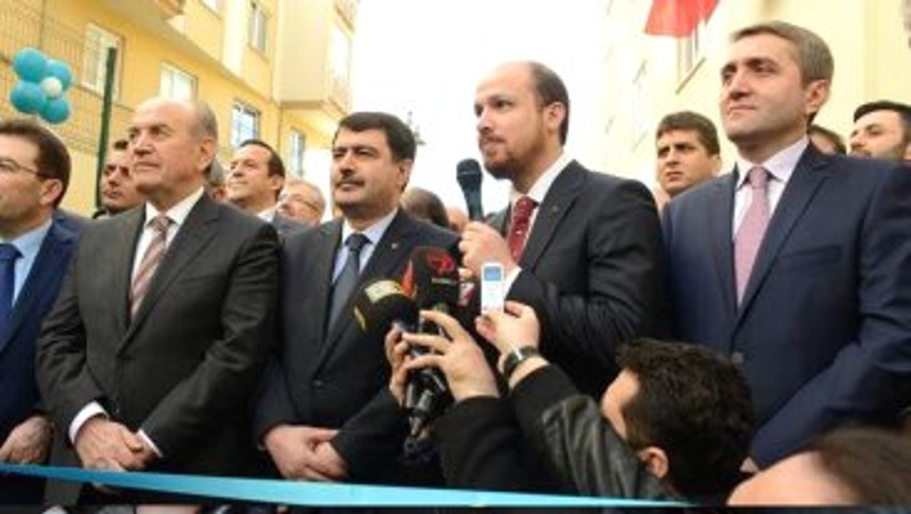 Vali Konuşmaya Hazırlanırken Sunucu Bilal Erdoğan’ı Anons Etti