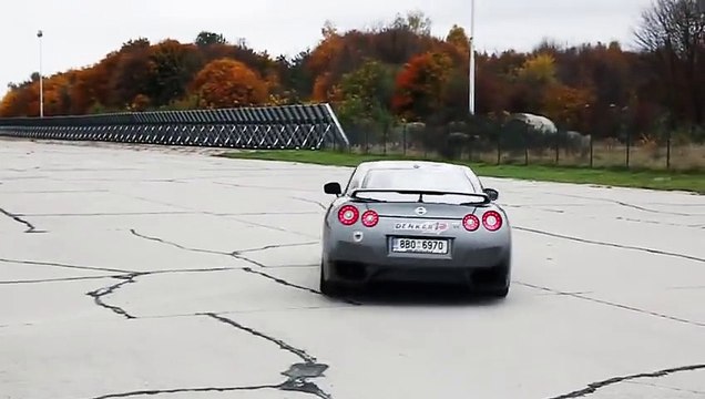 Nissan GT-R EXTREME Drifting Donuts