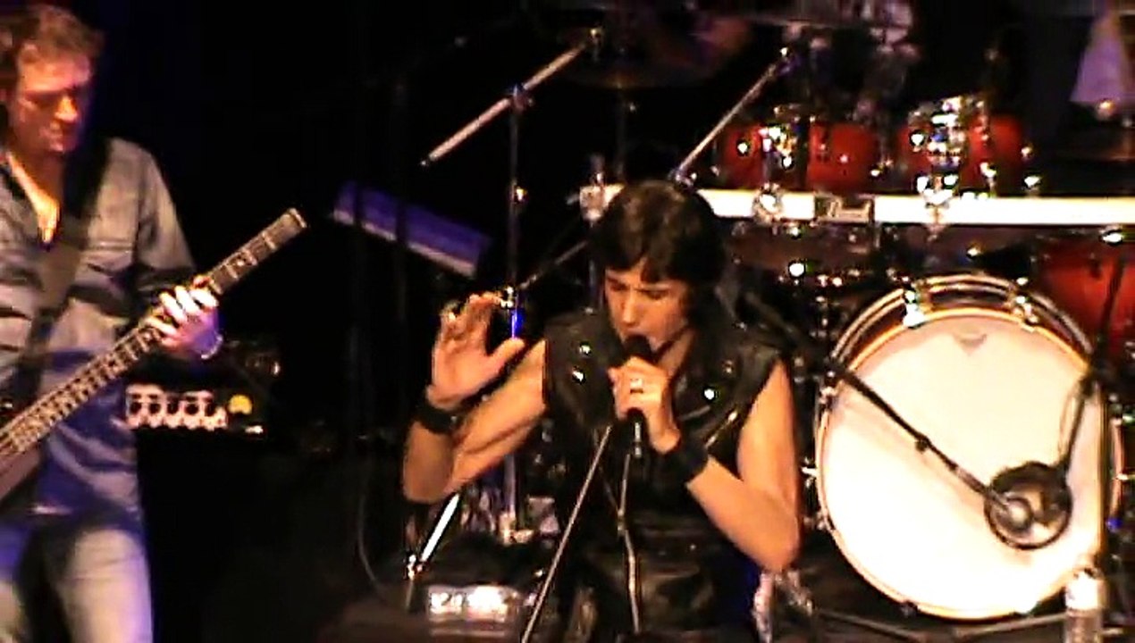 Anniversaire JLL 22/12/2014 au Théâtre Déjazet accompagné de ses musiciens et choristes....