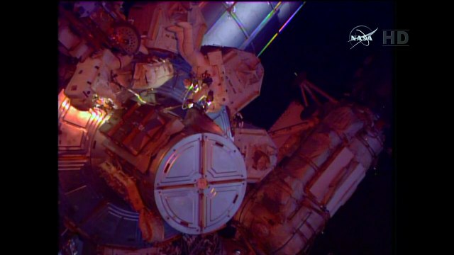 Astronautas iniciam 2ª caminhada espacial na ISS