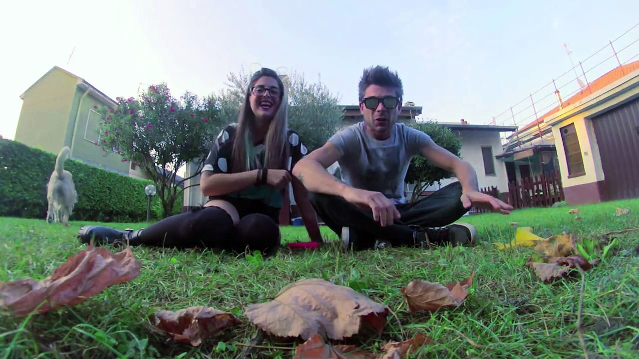 #3 NOVITA' Scherzi di coppia: PAINTBALL in casa - spazzatura - CAMERAMAN