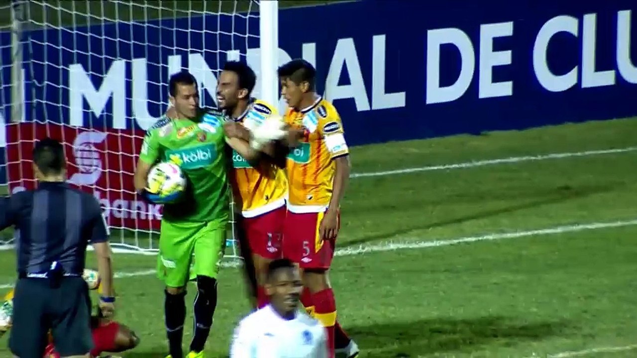 Cambronero's amazing double save for Herediano