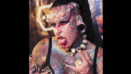 家庭内暴力によってヴァンパイアへと変貌を遂げた女性 | Vampire Woman