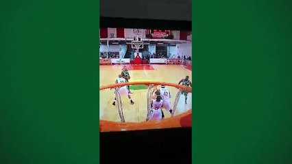 Atleta do basquete do Palmeiras sofre cotovelada na cabeça
