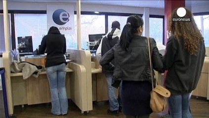 El paro baja por primera vez en Francia desde el verano pasado