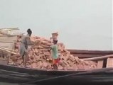 مزدور کا ٹیلنٹ دیکھیے ۔۔ ناقابل یقین ویڈیو دیکھیے
