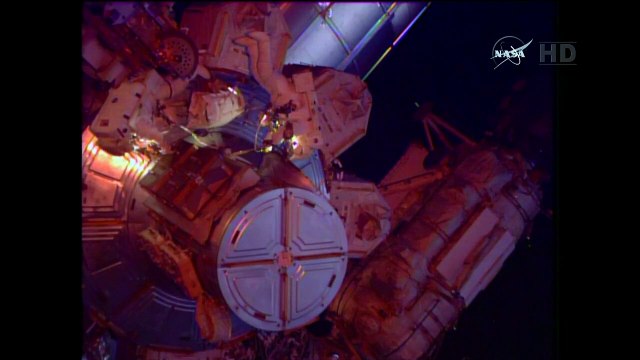 Salida orbital de astronautas para trabajar en la ISS