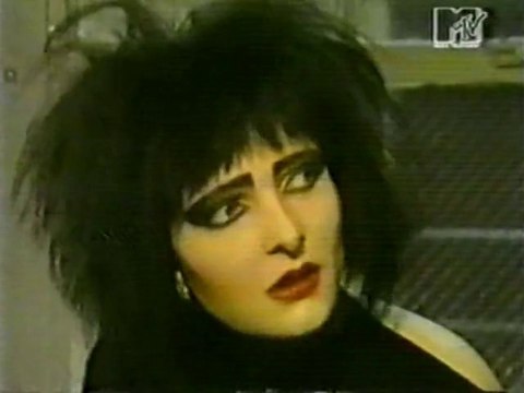 SIOUXSIE & THE BANSHEES – Siouxsie rare i/v ('News MTV' USA, May 1986)