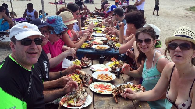 Soleil ,Salsa,Fiesta et Langouste à la plage avec tous les cubains février 2015