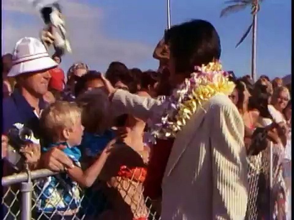 Elvis Presley - Arriving In Hawaii 1973