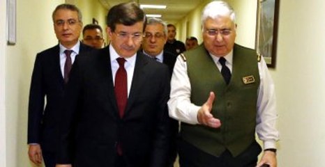 Davutoğlu Bir İlki Yaptı, Karargahta Şükür Namazı Kıldı
