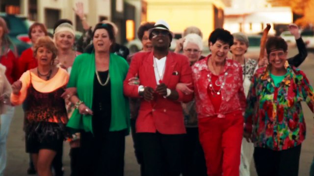 Version Seniors de Uptown Funk - Mark Ronson ft. Bruno Mars, Oldtown Cover ft. Alex Boye, & The Dancing Grannies