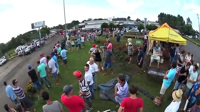 GREVE DOS CAMINHONEIROS: Manifestantes em SC protestam contra a corrupção (25/02/2015)