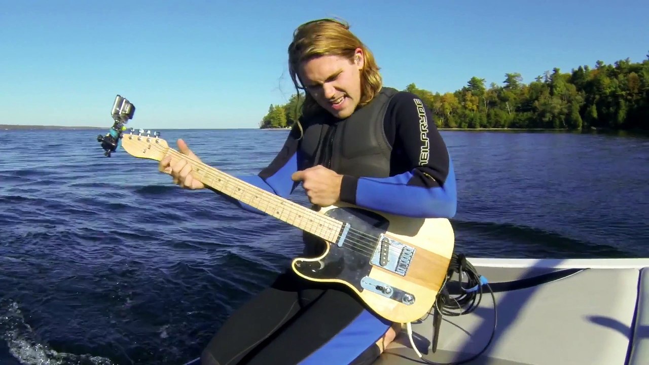 Un solo de guitare en Wakeboard... Sympa!
