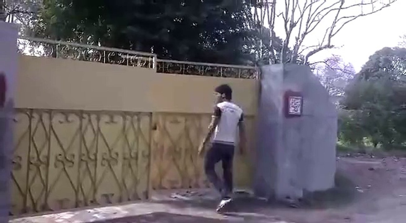 hahhaha v naughty guy ... must watch