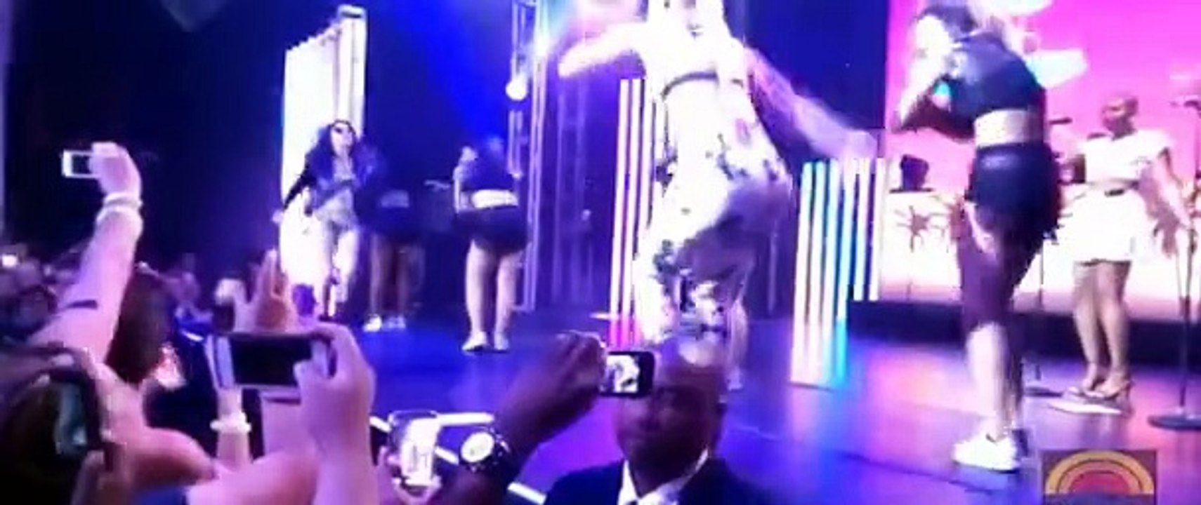 იჯი აზალეა სცენიდან ჩამოვარდა