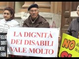 Napoli - Tagli ad assistenza disabili, protesta davanti alla Regione -2- (25.02.15)