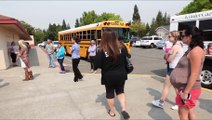 Une femme bien débile se gare sur une place Handicapé et ne comprend pas pourquoi on s'en prend à elle!