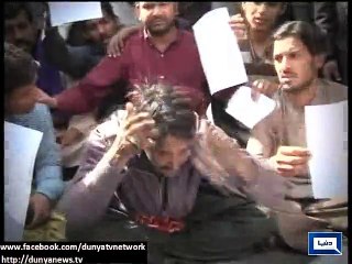 Dunya News - Traffic warden allegedly torture rickshaw driver in Faisalabad