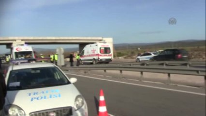 İki Servis Midibüsü Çarpıştı: 2 Ölü (2)