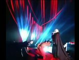 Madonna chute lourdement sur la scène des Brit Awards
