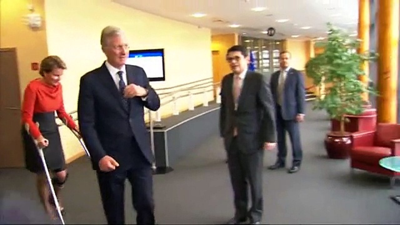 Des béquilles pour la reine Mathilde