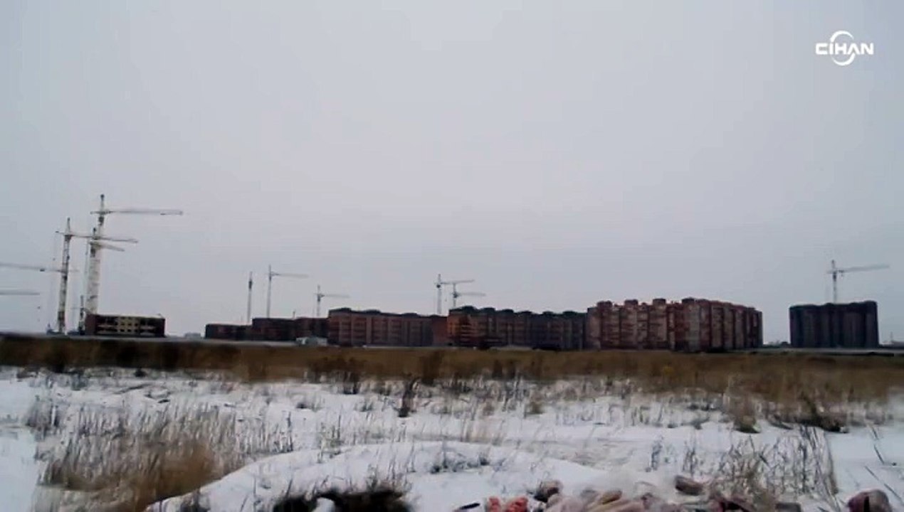 Rus sürücü aracı bozulunca yüzlerce ekmeği yolun kenarına attı