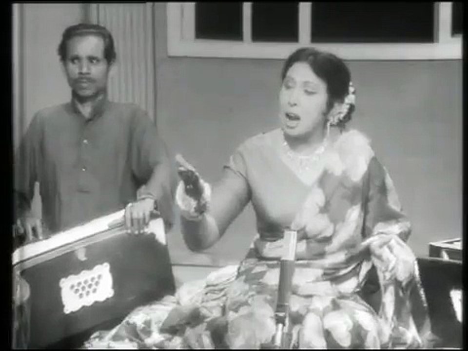 Ghazal - Iqbal Bano - Kuch To Ehsas E Zayan