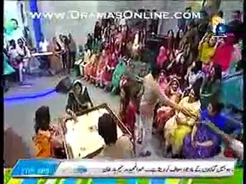 Aamir Liaquat Making Fun of The Girl Accent Who Sang Dil To Pagal Hai For Him