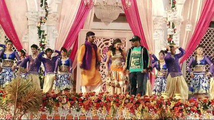 Pragya and Abhi celebrate Holi ZEE TVs Special