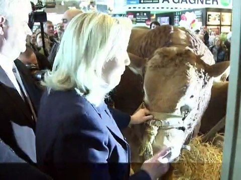 Départementales: Marine Le Pen mise au salon sur le vote rural