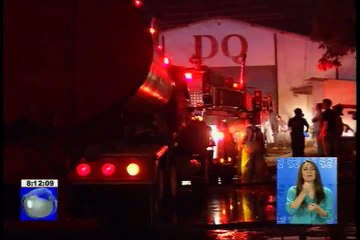 Incendio destruyó parcialmente un depósito de madera en el norte de Guayaquil