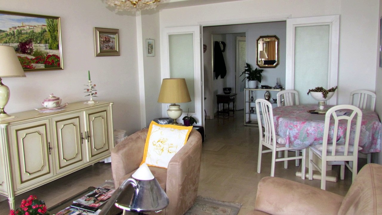 JUAN LES PINS FRONT DE MER - APPARTEMENT à vendre - 3 pièces - Vue Mer panoramique