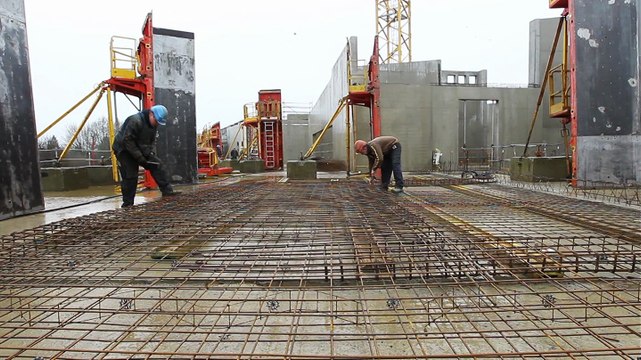 Sars-Poteries: Visite du chantier du futur musée du verre par Didier Manier, président du Conseil général du Nord