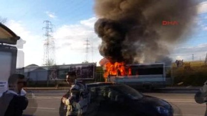 Sakarya Üniversitelileri Taşıyan Minibüs Alev Alev Yandı
