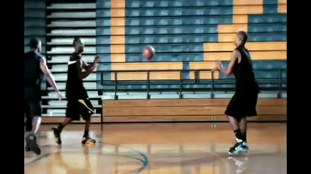 Kobe Bryant Teaches His Signature Moves