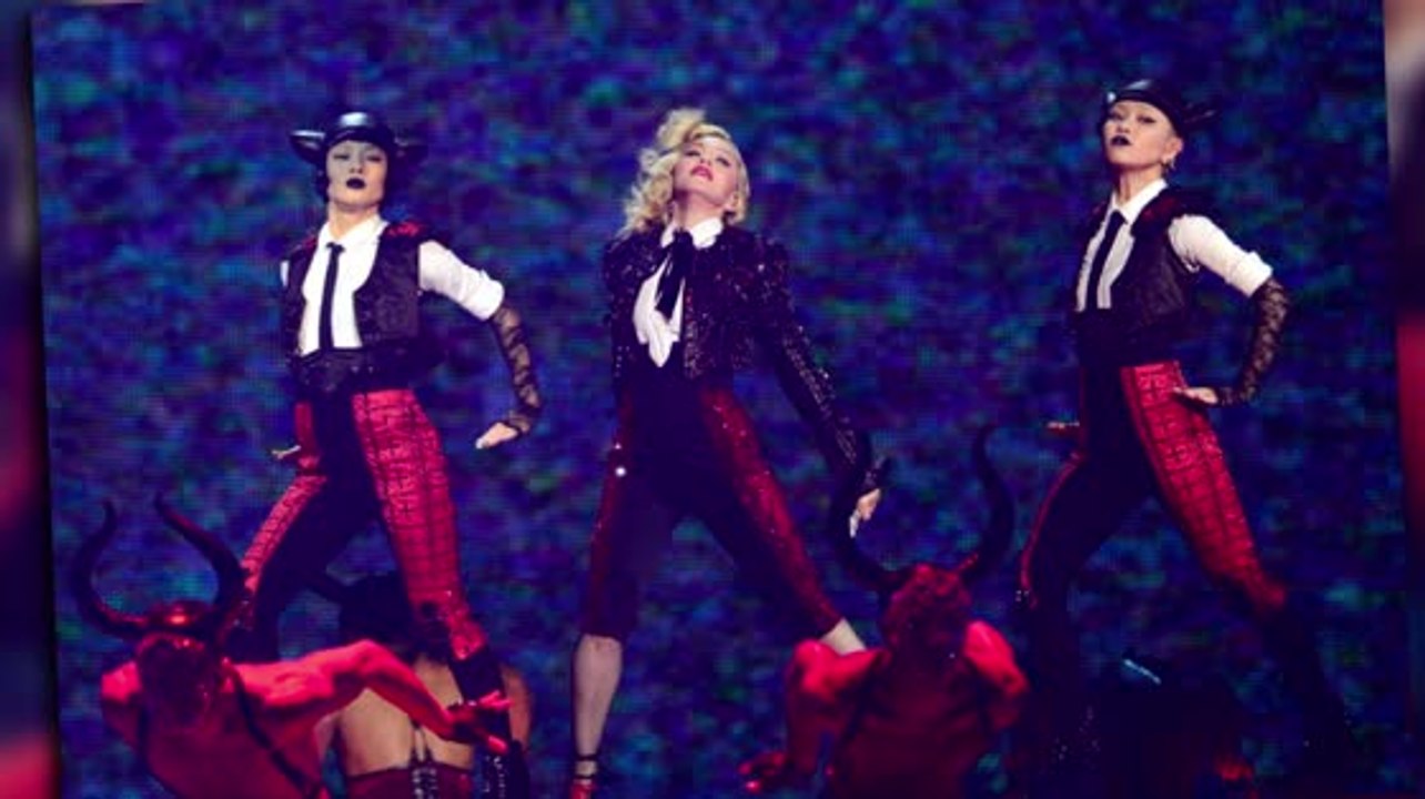 Madonna stürzt während ihres Auftritts bei den Brit Awards
