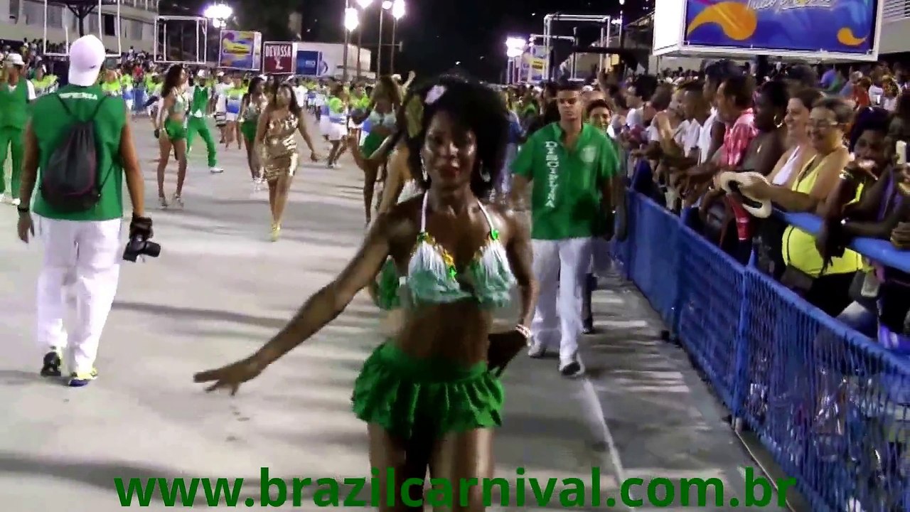 Dancers in Green  Rio Carnival Parade 2014 Elite Samba Team